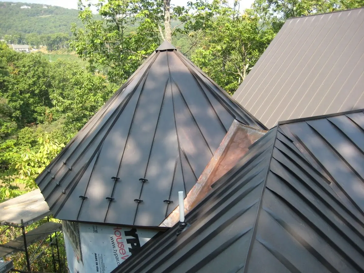 Professional Roof Tarp Installation by Craftsman Roofing in Polaris Gardens
